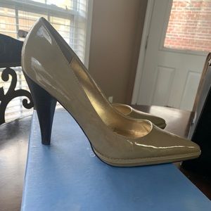 Vera Wang Pumps